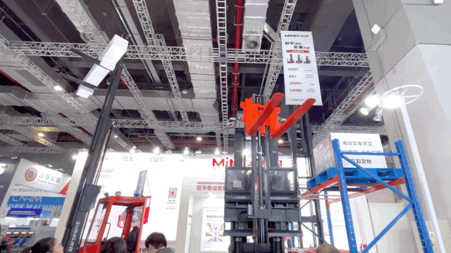 米瑪三向叉車(chē)演示.gif 米瑪三向叉車(chē)演示.gif