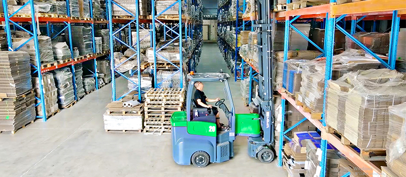 鉸接式叉車1.jpg 鉸接式叉車1.jpg