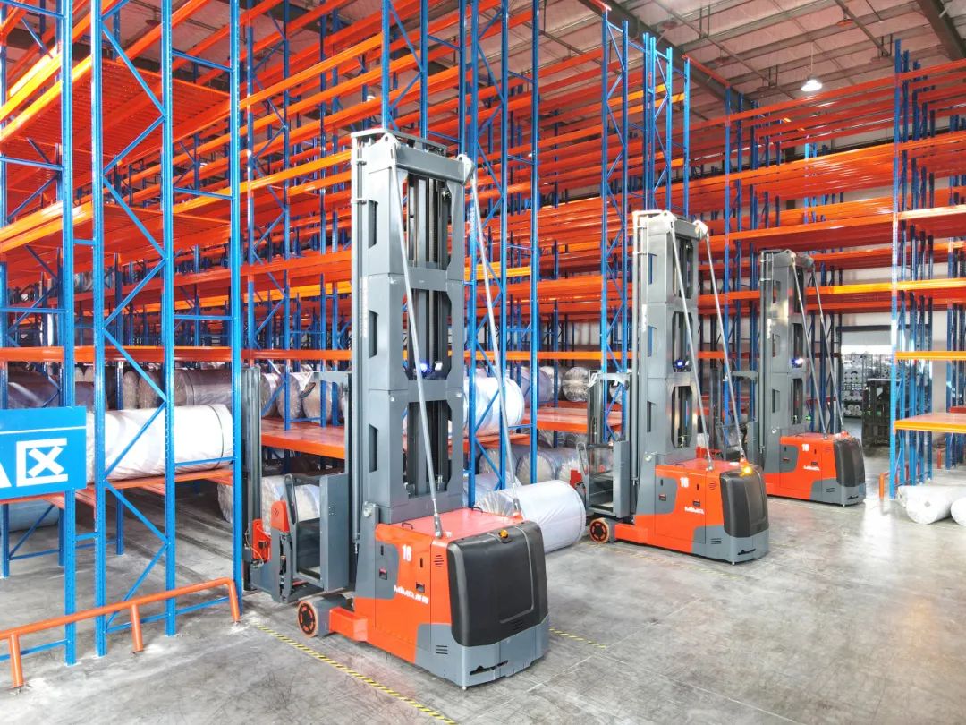 米瑪窄巷道三向叉車.jpg 米瑪窄巷道三向叉車.jpg