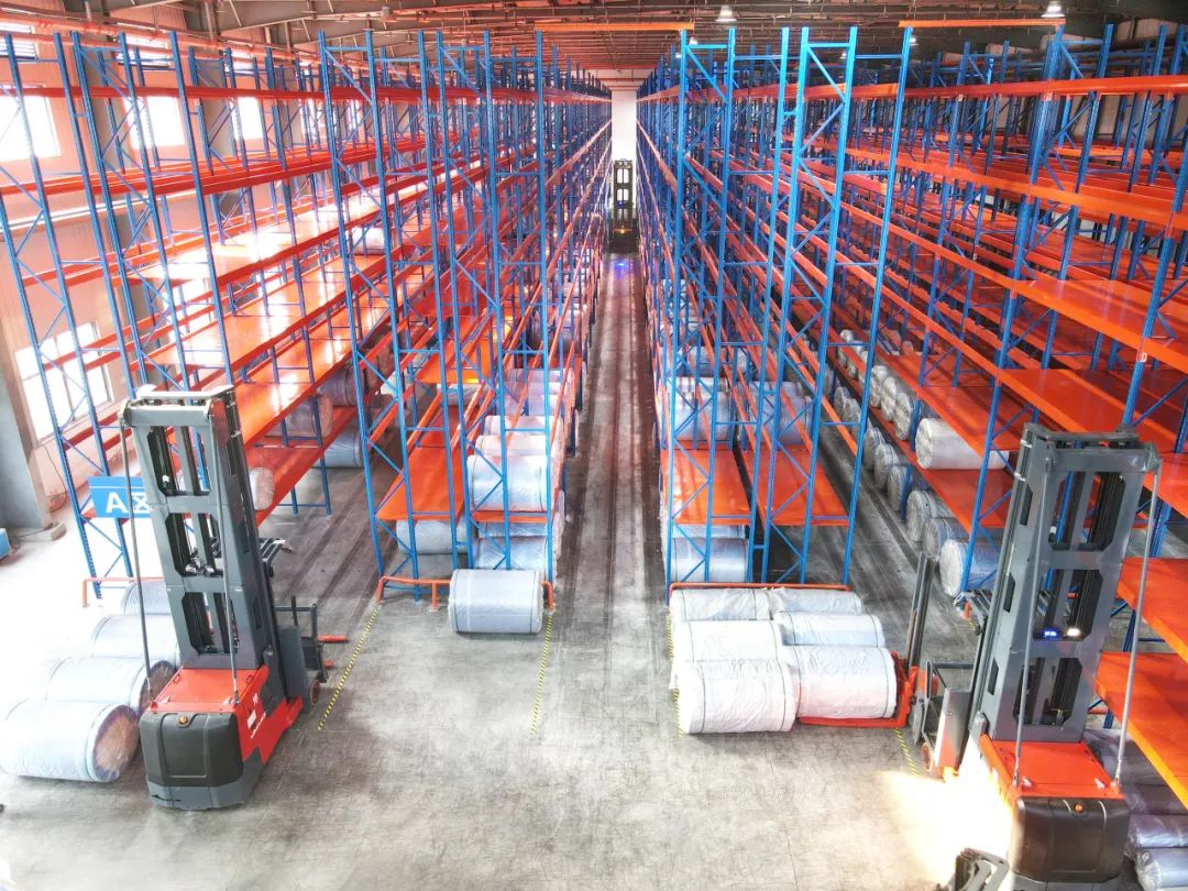 米瑪窄巷道三向叉車2.jpg 米瑪窄巷道三向叉車2.jpg